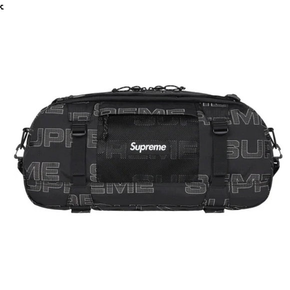 Supreme duffel bag NWT
